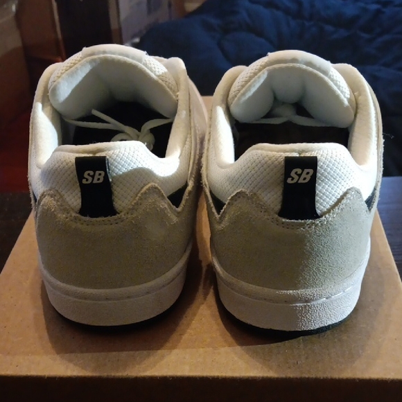 Nike SB Alleyoop Dunks White and Black Sneakers Mens 9 Womens 10.5 EUC - Picture 5 of 9